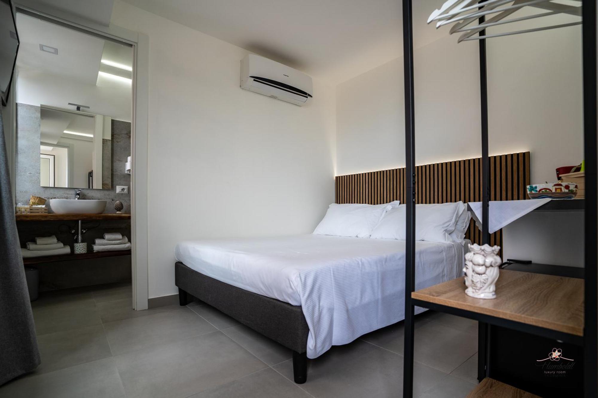 Humboldt Luxury Rooms Таормина Экстерьер фото